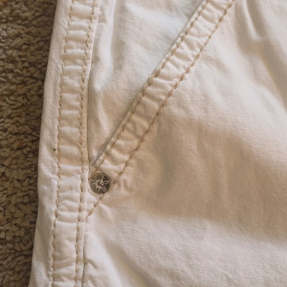 True Religion Mens White Cargo‎ Shorts Big T Contrast Stitch Frayed Hem Size 36